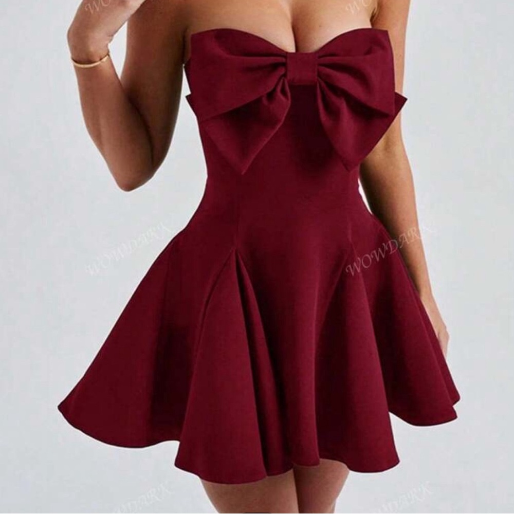 Elegant Burgundy Strapless Dress with Bow